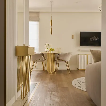 Okrzei Luxury Glamour - 700m To By Downtown Apartmán
