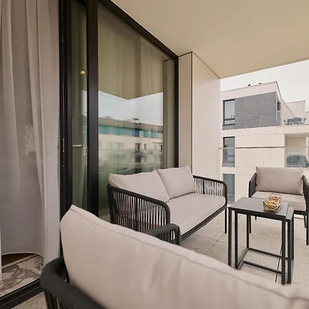 Okrzei Luxury Glamour - 700m To By Downtown Apartmán